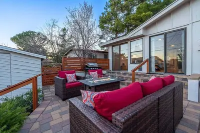 Image de New Listing Rocky Paws Retreat Newly Renovated All New Furniture