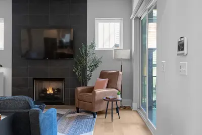 Image de Midtown Luxe w/ Rooftop Terrace by StayLage