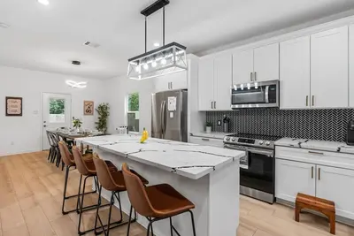 Image de 8 min Drive From Ngr l Pet-Friendly l Fenced Backyard l Tx Medical Center