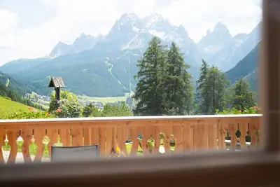 Image de Appartement \"Wald\" avec vue sur les montagnes, terrasse privée et Wi-Fi
