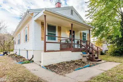 Image de Anderson Cottage: comfy 3 bedroom near stadium, winery, airport, & golf course!