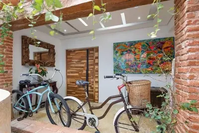 Image de Charming Old City Loft with Jacuzzi!