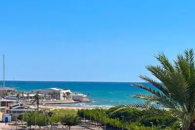 Image de Beach Front Apartment with Sea Views
