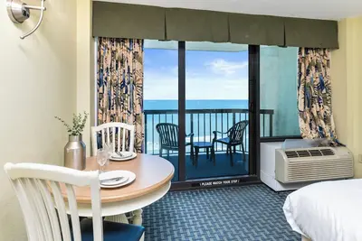 Image de Charming 11th-Floor Oceanfront Studio with 2 Queen Beds