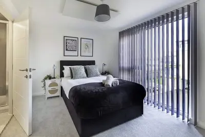Image de Stylish and Modern Flat 2 Min Walk to Ashford Outlet