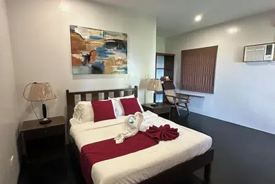 Solaj 4 bedroom resort with WiFi, Ac in Zamboanguita near Apo Island and Dauin