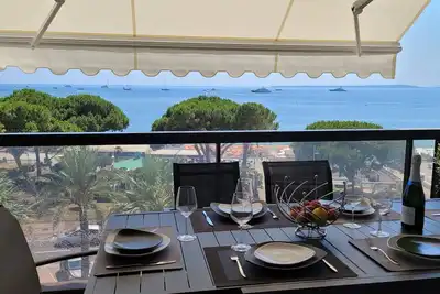 Image de Center Bay 4 Pieces Front De Mer Climatisation Internet Terrasse Parking