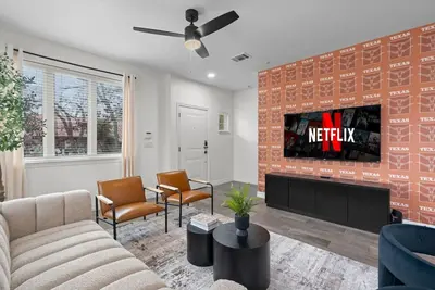 Image de Ut Atx Game Home! | Great for Fall Fun + More