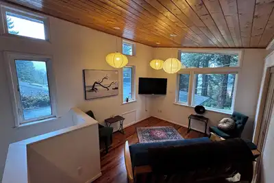 Image de Raven's Nest: Tranquil Forest Suite 5 min to Downtown Arcata with Redwood Views