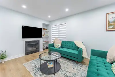 Image de Modern Family Home in Brampton ~ Unwind in Comfort