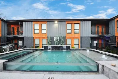 Image de Charming Montrose Oasis: 2br with Pool & In-Unit Laundry