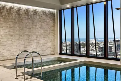 Image de Sleek City Stay with Stunning Views & Pool Access