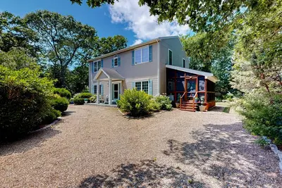 Image de Charming, two-story home with a sunroom, outdoor shower, & washer/dryer
