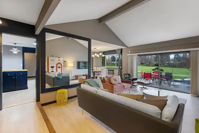 Image de Incredible Golfside Single Level Ranch, Open Layout w/ Vintage Charm, Huge Patio, Close 2 Everything