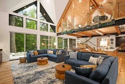 Image de Luxury Mt. Hood Retreat w/ Swim Spa, 5br w/ en-suite Bathrooms, Game Loft, Ping Pong, Steps to River