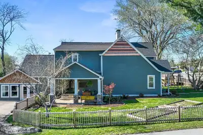 Image de Beautiful home on Bourbon Trail. Close to Keeneland. Walk to downtown Versailles