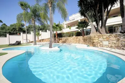 Image de Immense villa de golf avec l'un des plus grands spas de Marbella