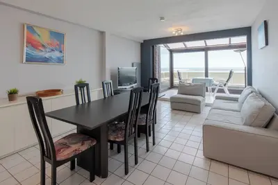 Appartement avec vue sur la mer et la plage