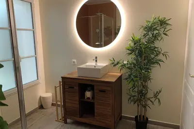 Image de Chambre avec salle de bain séparée