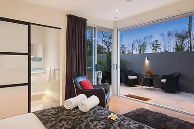 Image de Cavvanbah | Gypsy Villa - Construction Zone