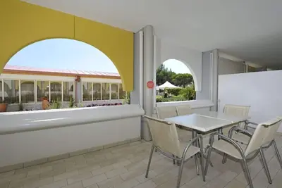 Image de Appartement avec une confortable terrasse ensoleillée