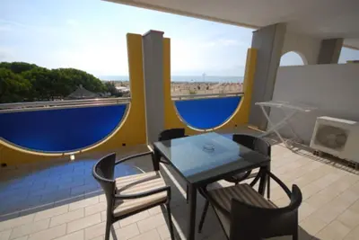 Image de Appartement évasion en bord de mer avec vue sur la piscine
