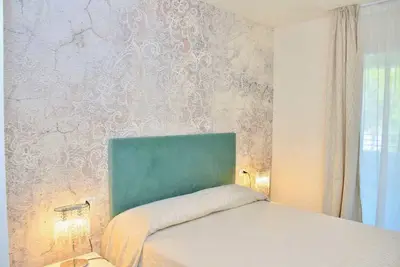 Image de Appartement élégant en bord de mer dans une résidence avec piscine