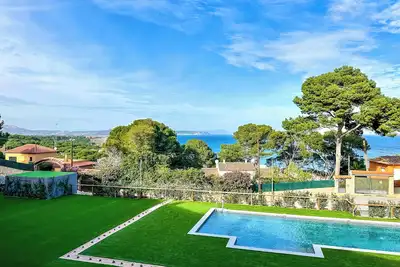 Image de Cosy apartment with stunning sea views!