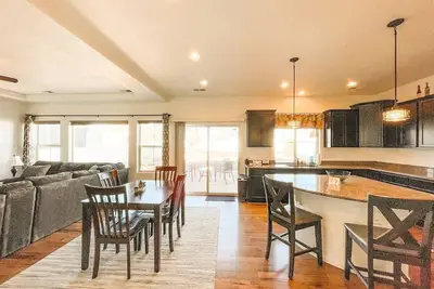 Image de Spacious Family Getaway | 20min to downtown+sights
