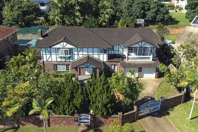 Image de Modern 6br Villa | Private Sports Court | 4. 5 Bath