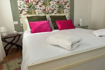 Image de Cozy river-view apartment, a stone's throw from the cathedral.