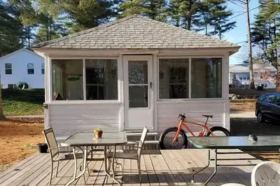 Image de Charming Cottage w/ Water Access on Crescent Lake - Perfect Couple’s Getaway!