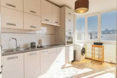 Image de Emplacement Idéal | Garage privé | Lumineux