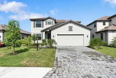 Image de Spacious 5-bedroom house in the resort style Community of Lorraine Lakes!