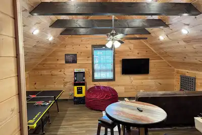 Image de Tranquil Haven - Modern Cabin Retreat - Book Your Spring Break Now