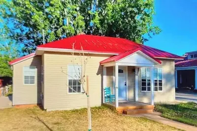 Image de Perfect Kanab Basecamp w/ hot tub Downtown Cottage Near Zion, Bryce, Lake Powell