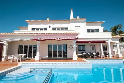 Image de Luxurious 5-Bedroom Villa with Private Pool, Snooker, Squash & Volleyball Court