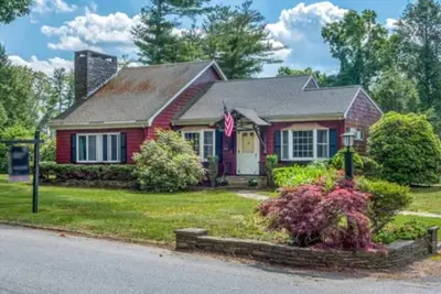 Brooklyn Bear Den: Charming 2-bedroom house