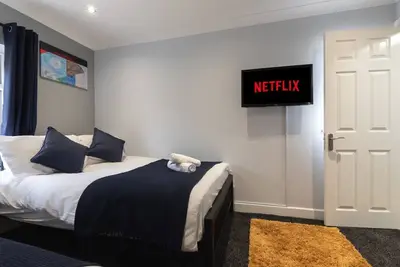 Image de Stylish 2 Bed En Suite Duplex Apartment - Free Driveway Parking, Wi Fi, Netflix