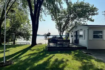 Image de Cozy 2-bedroom cottage in Charming Winneconne with water access.