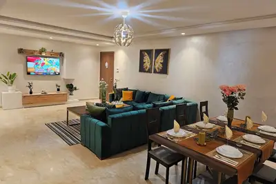 Image de 3 Bedroom Luxury Apartment with Premium Amenities for Larger Families