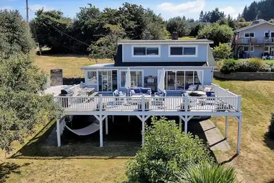Image de Charming 4-bedroom house overlooking the bay, Wifi, and easy beach access.