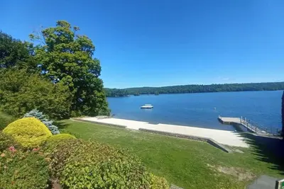 Image de Cozy Lake Community Cottage with private beach & hot tub - ideal for long stays