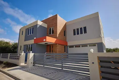 Image de Luxury 6br Villa w/ Pool, Rooftop Deck & lower level Lounge/ 2 Car garage/Ac