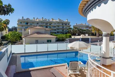 Image de Villa Thetis -Luxury 4-Bedroom with Private Pool & Pool Table in São Rafael