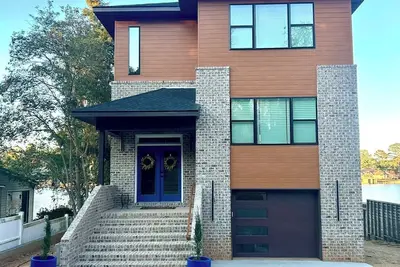 Image de Newly Built, Modern Home Sleeps 10 on Houston Lake in beautiful Perry, Ga!