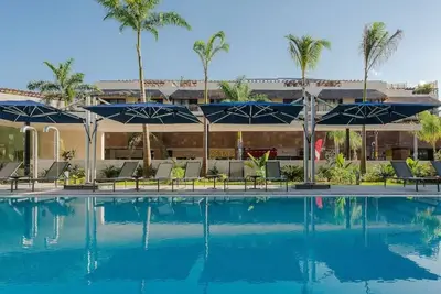 Image de 2 Br. | Steps away from the beach | Heated Pool