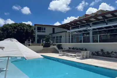 Image de Stunning ocean front villa with pool and power generator. 10min drive to beach