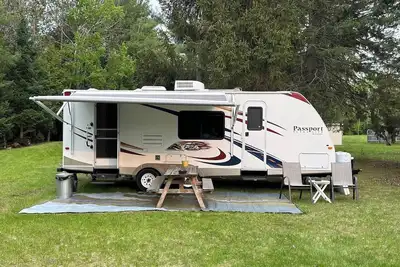 Image de This rv is a 1 bedroom(s), 1 bathrooms, located in Cheboygan, Mi.