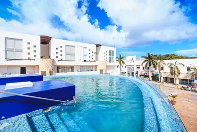 Image de Penthouse w/Private Terrace, Sleeps 6, 5th Ave, Beach, WiFi, Ac, Prime Location